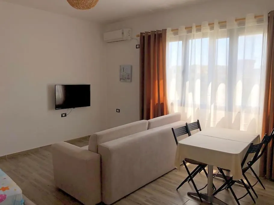 Sea View Deluxe Apartment ドゥラス