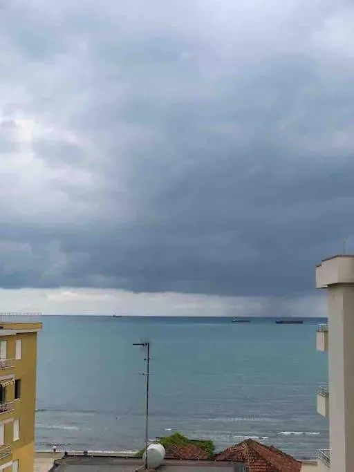 Sea View Deluxe Apartment ドゥラス アルバニア
